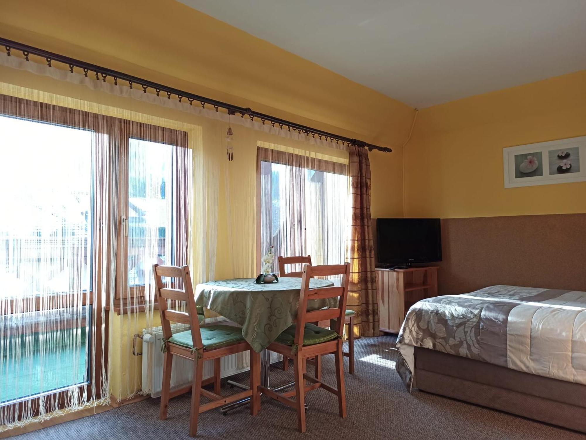 Olimp Pokoje I Apartamenty ชเจอร์ค ภายนอก รูปภาพ